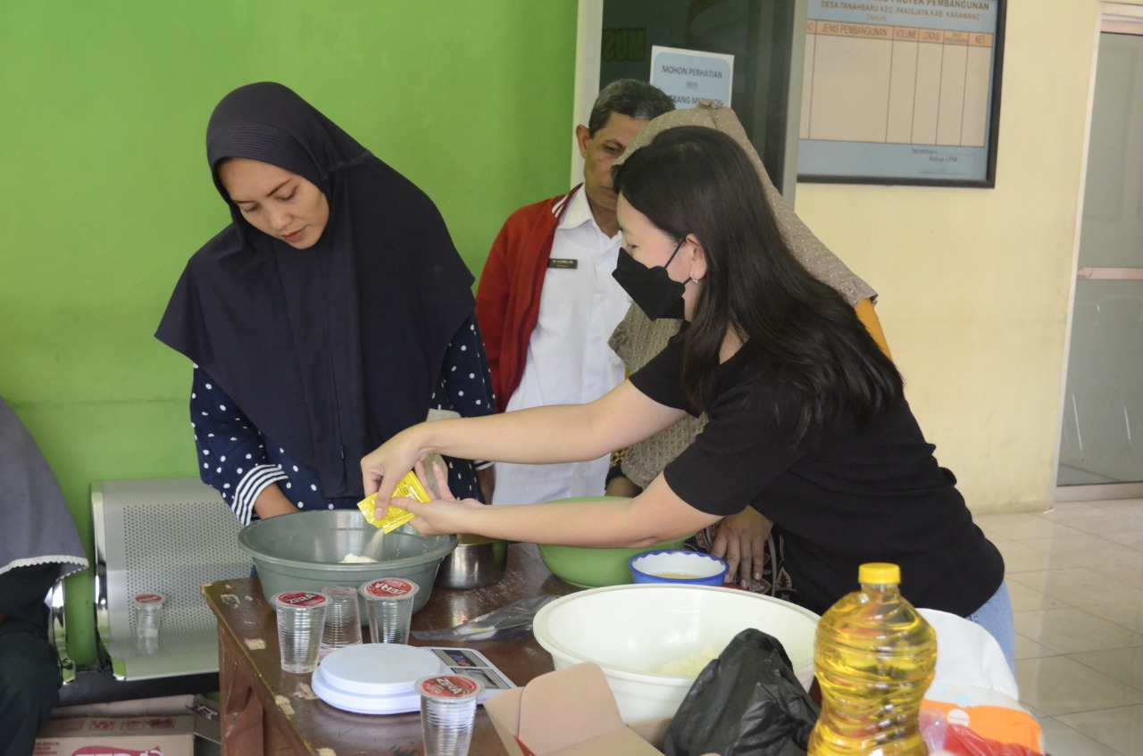PKM-MAGISTER TEOLOGI (Pelatihan Pembuatan Roti Pada Kelompok Tani Wanita di Desa Tanahbaru, Karawang